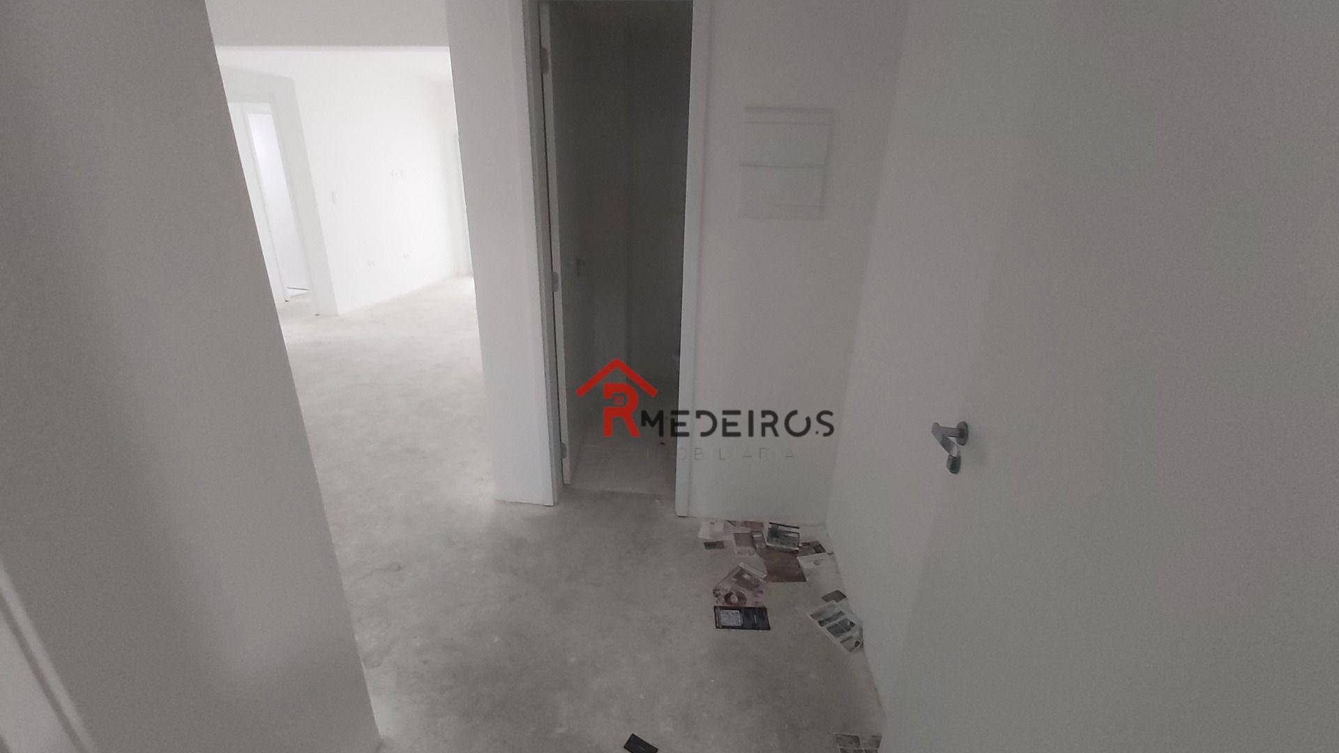 Apartamento à venda com 3 quartos, 110m² - Foto 2