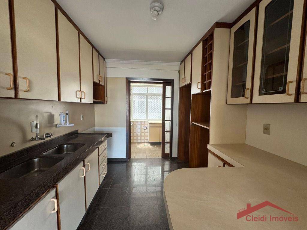 Apartamento para alugar com 3 quartos, 122m² - Foto 7