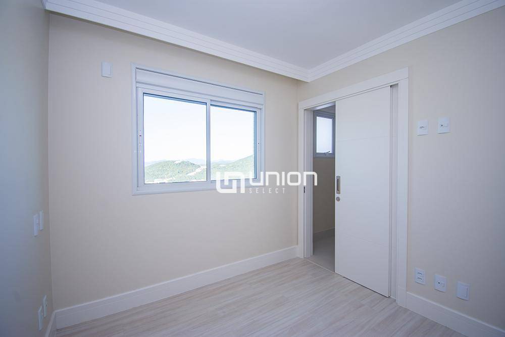 Apartamento à venda com 3 quartos, 229m² - Foto 19