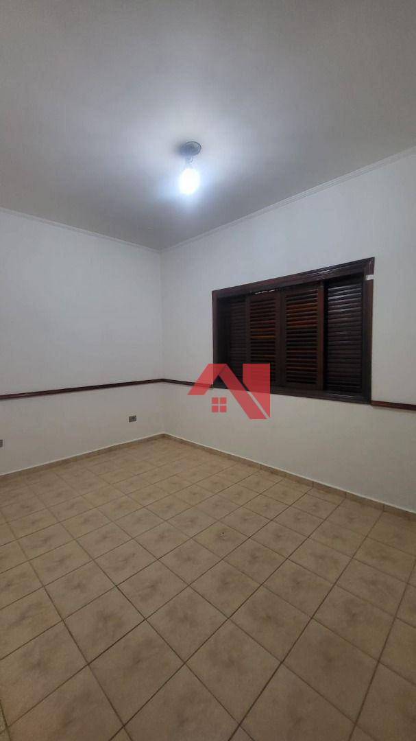 Casa à venda com 3 quartos, 208m² - Foto 4