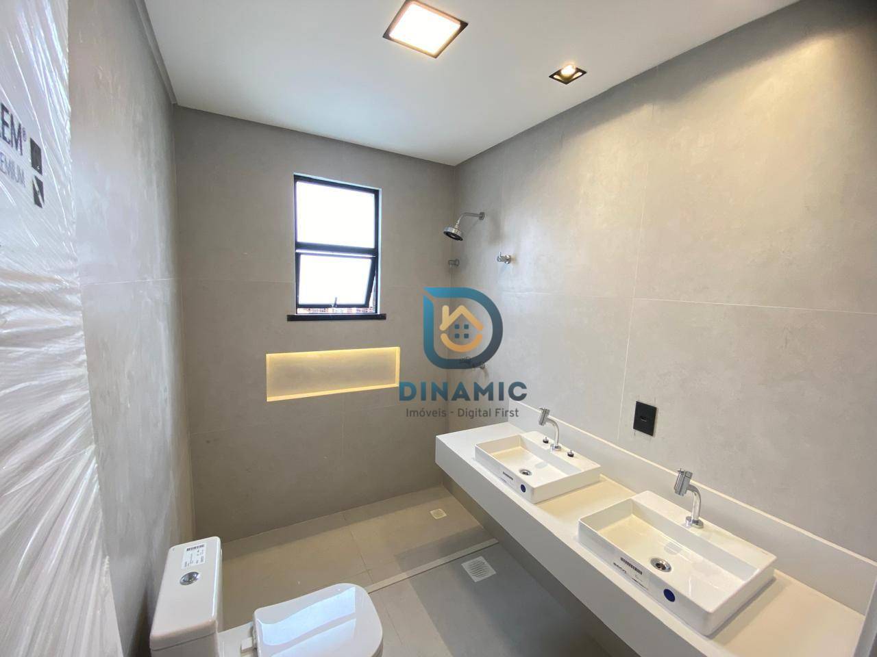 Casa à venda com 4 quartos, 186m² - Foto 2