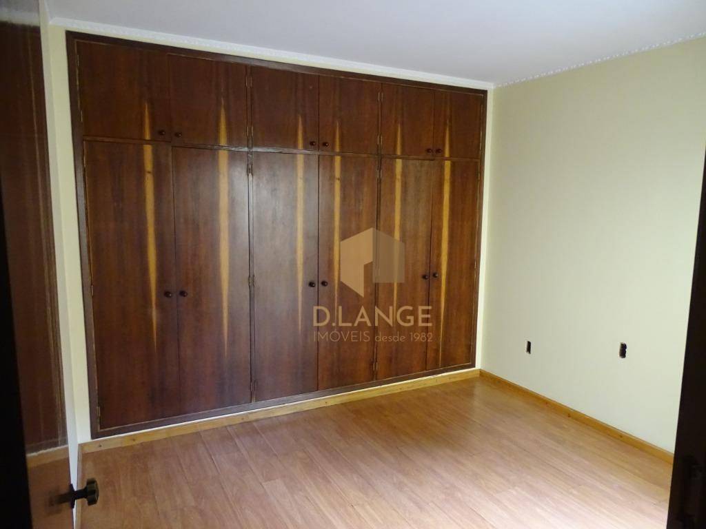 Casa à venda com 3 quartos, 237m² - Foto 11