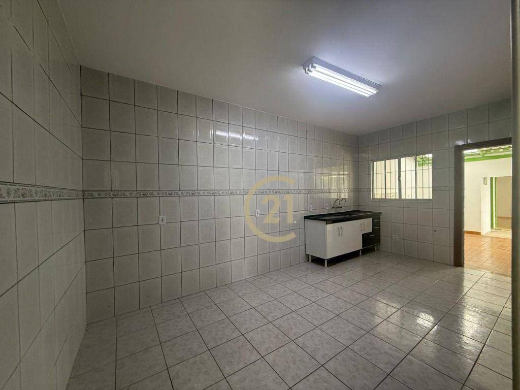 Casa à venda com 3 quartos, 198m² - Foto 4