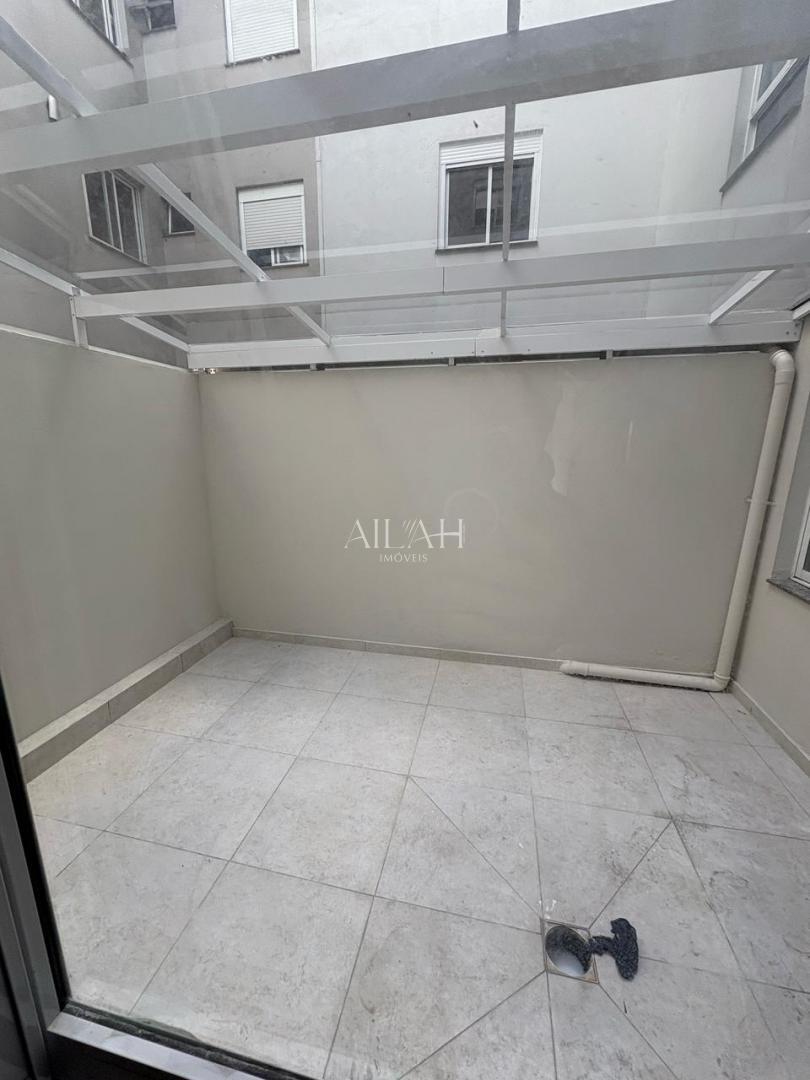 Apartamento à venda com 2 quartos, 75m² - Foto 1