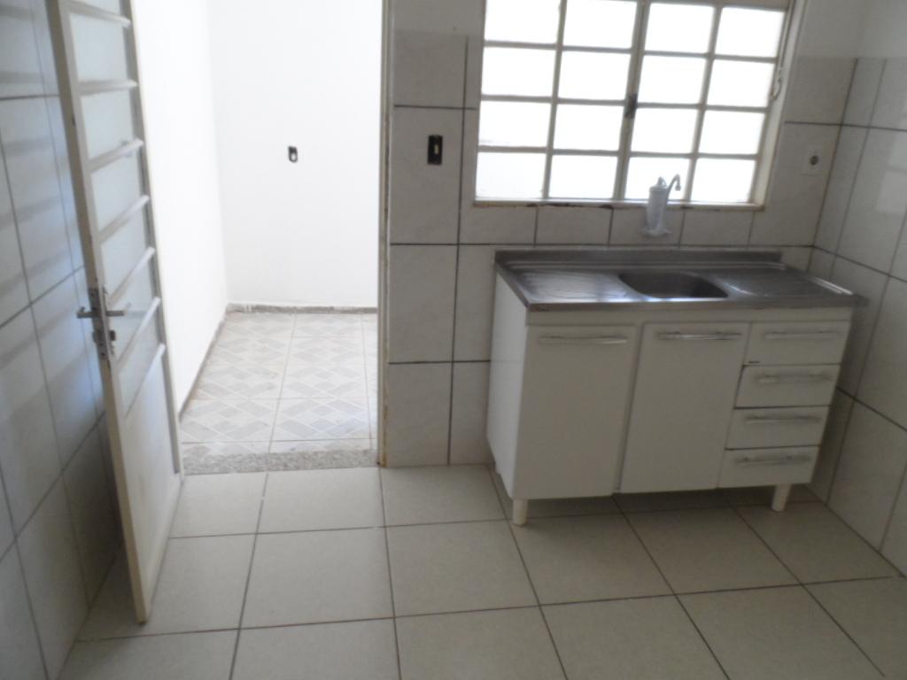 Apartamento para alugar com 3 quartos, 82m² - Foto 4