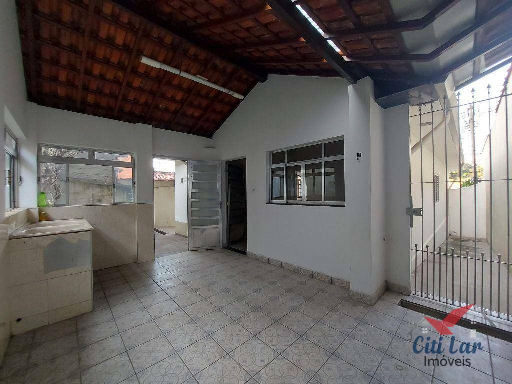 Casa para alugar com 2 quartos, 150m² - Foto 11