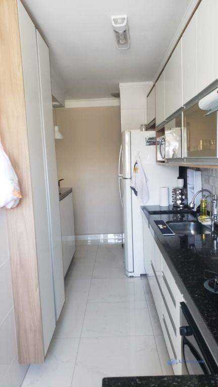 Apartamento à venda com 3 quartos, 65m² - Foto 2