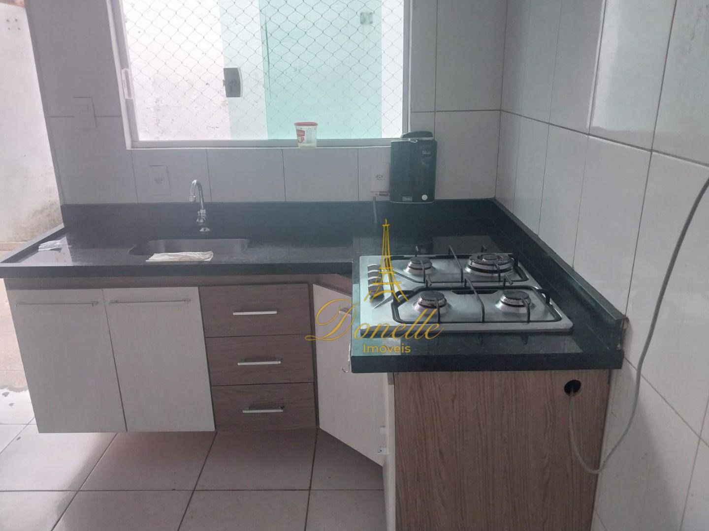 Casa para alugar com 2 quartos, 50m² - Foto 2