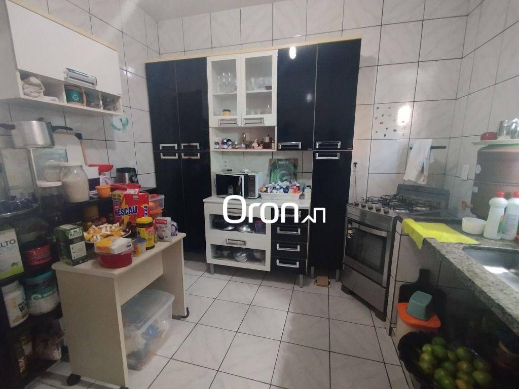Sobrado à venda com 3 quartos, 180m² - Foto 2