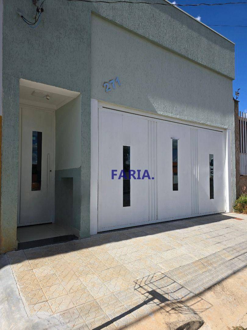 Casa à venda com 3 quartos, 125m² - Foto 1