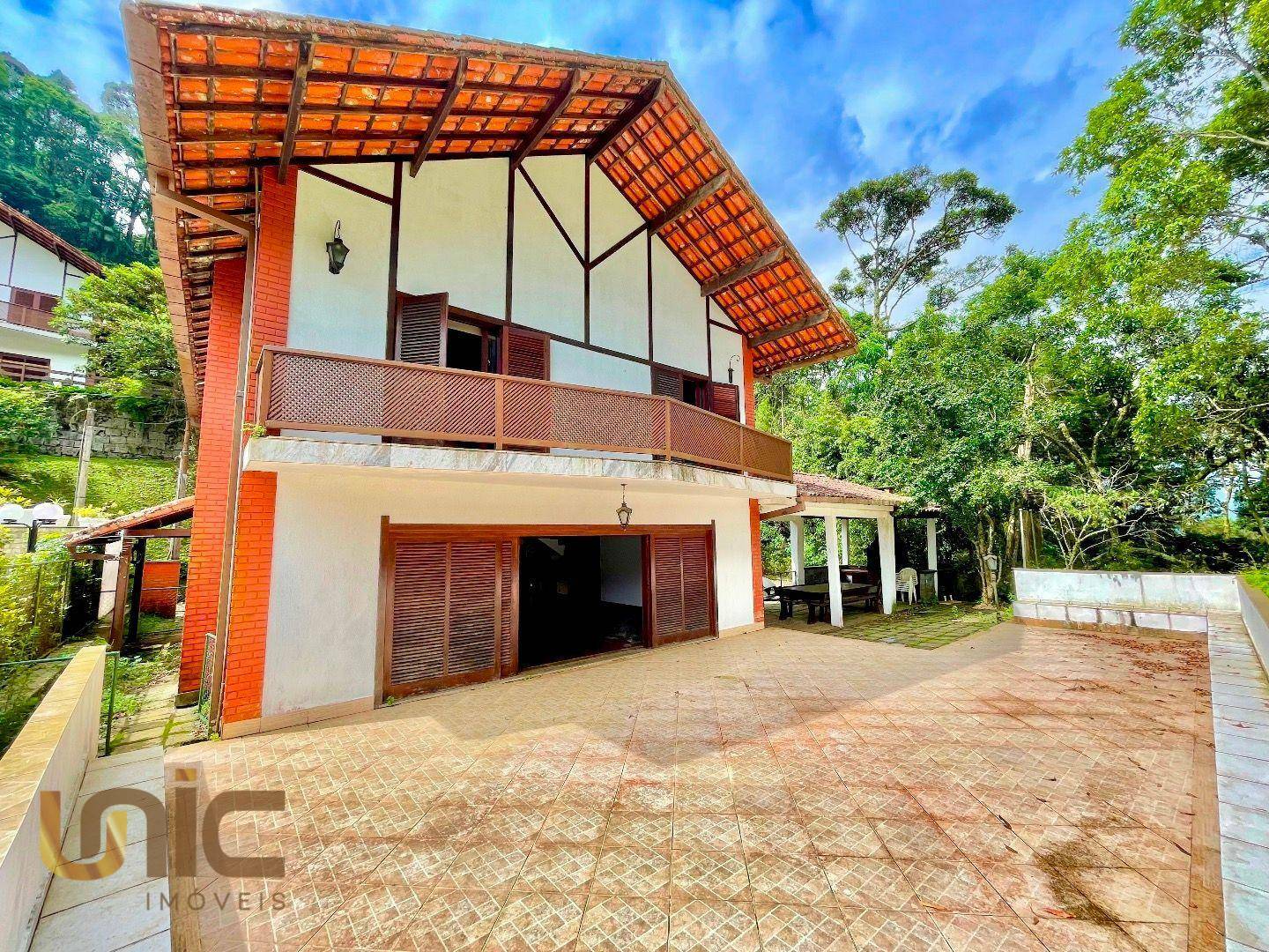 Casa de Condomínio à venda com 4 quartos, 209m² - Foto 1