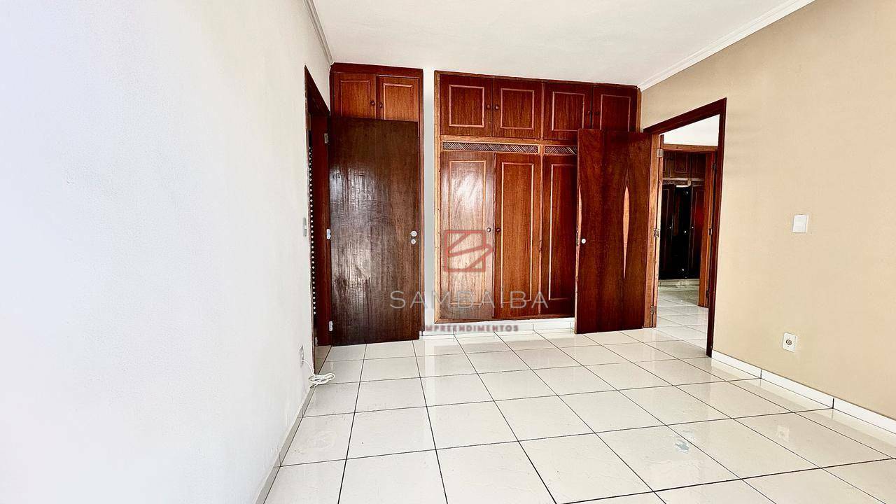 Casa à venda e aluguel com 3 quartos, 350m² - Foto 32