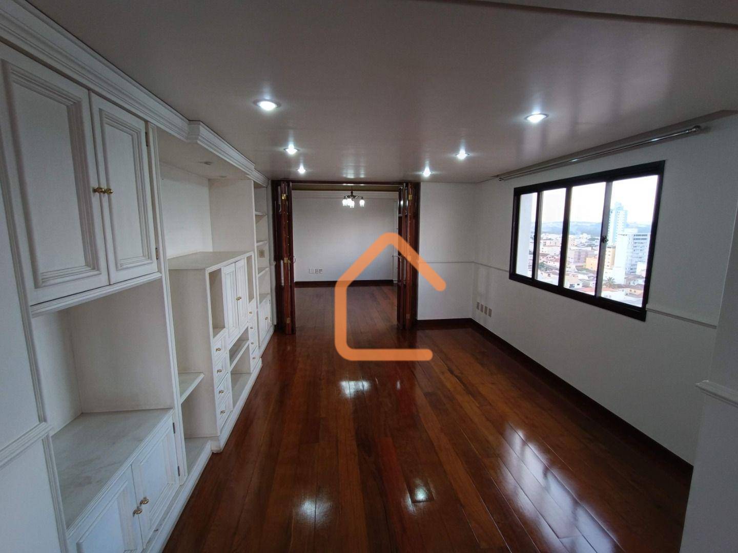 Apartamento à venda com 3 quartos, 227m² - Foto 1