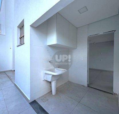 Casa à venda com 3 quartos, 211m² - Foto 6