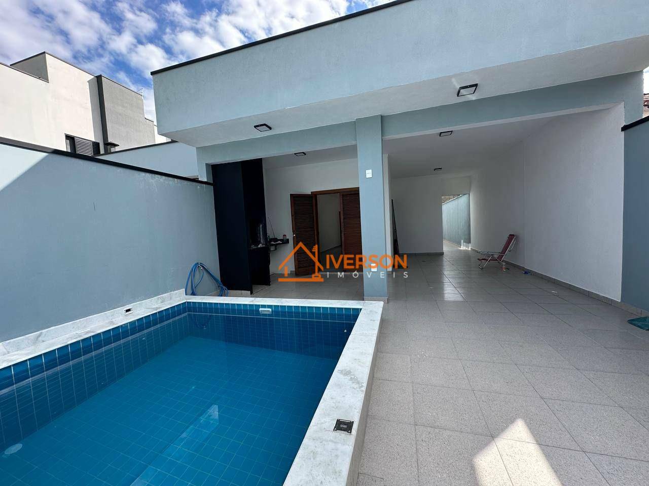 Casa à venda com 3 quartos, 107m² - Foto 1