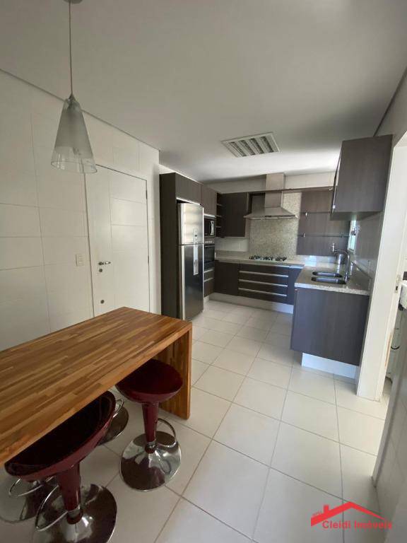 Apartamento para alugar com 3 quartos, 138m² - Foto 8