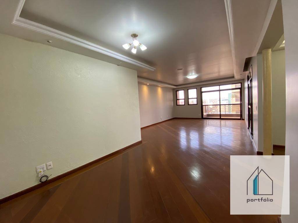 Apartamento à venda com 3 quartos, 220m² - Foto 1