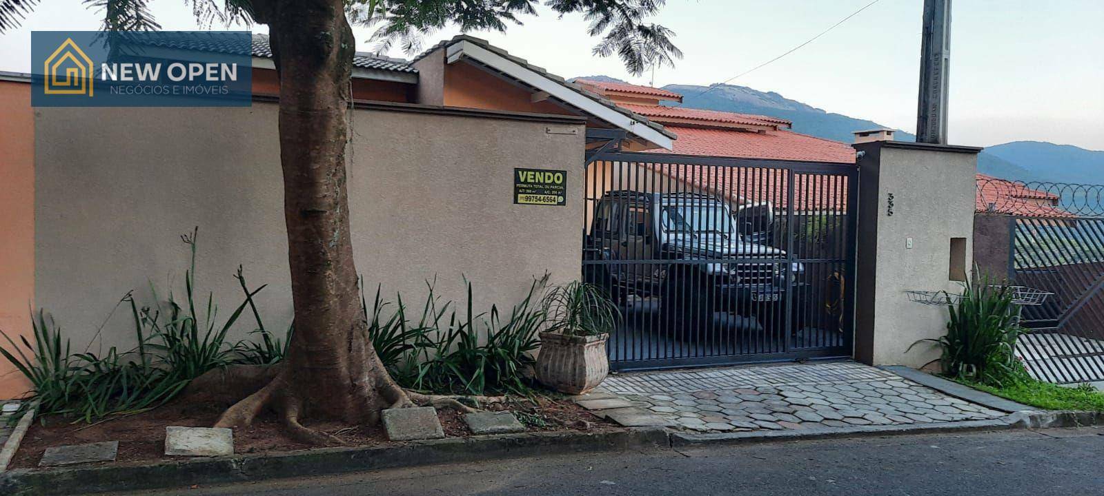 Casa à venda com 4 quartos, 200m² - Foto 1