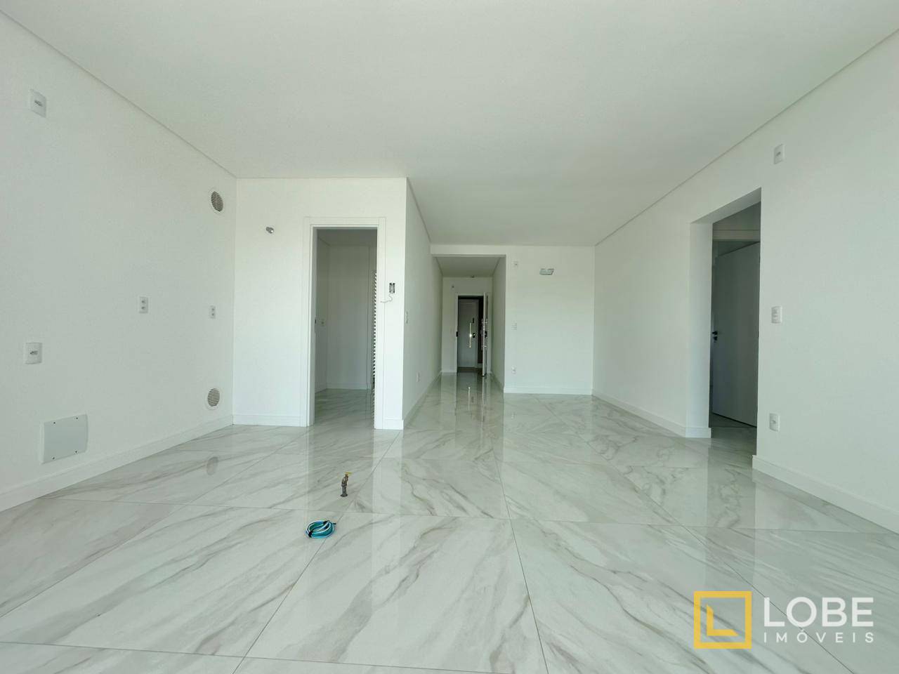 Apartamento à venda com 3 quartos, 107m² - Foto 4