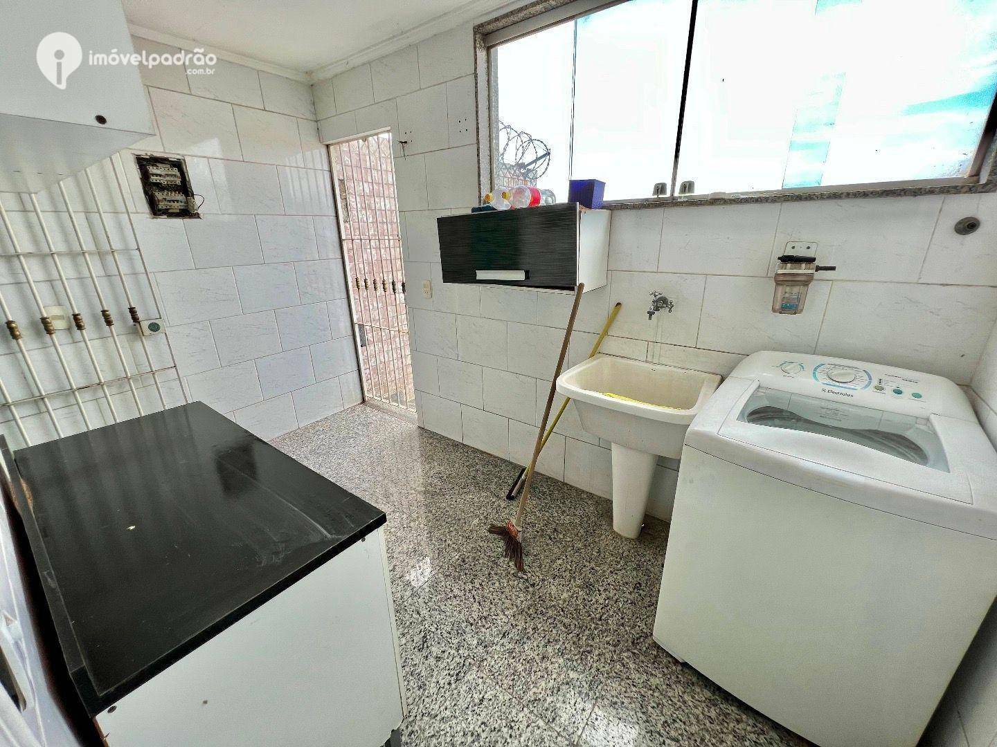 Casa à venda com 2 quartos, 900m² - Foto 13