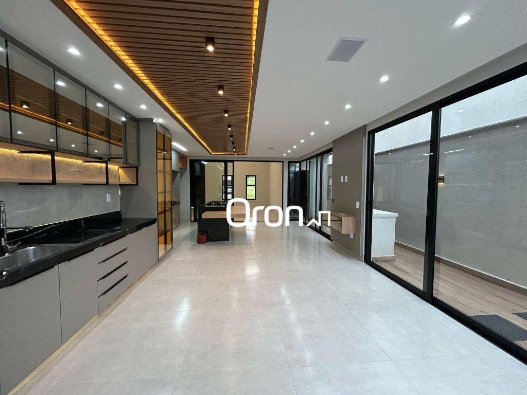 Casa de Condomínio à venda com 4 quartos, 210m² - Foto 4