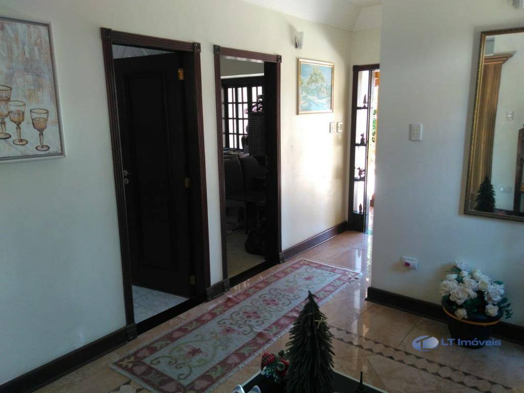 Sobrado à venda com 3 quartos, 330m² - Foto 1