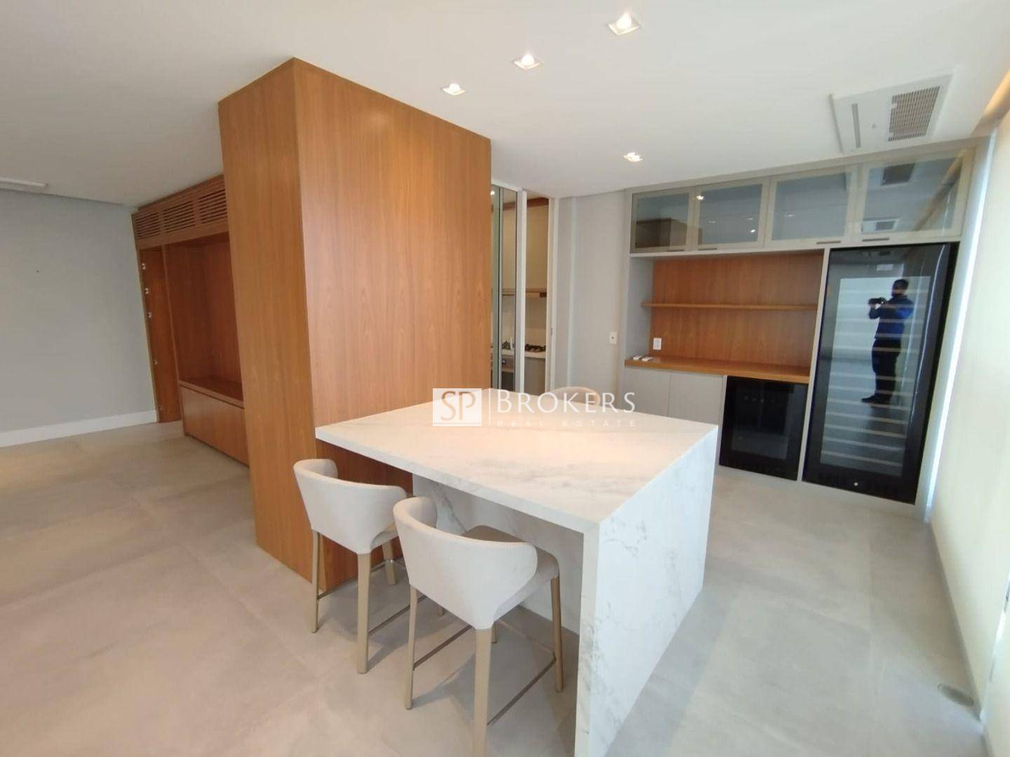 Apartamento à venda com 3 quartos, 256m² - Foto 9