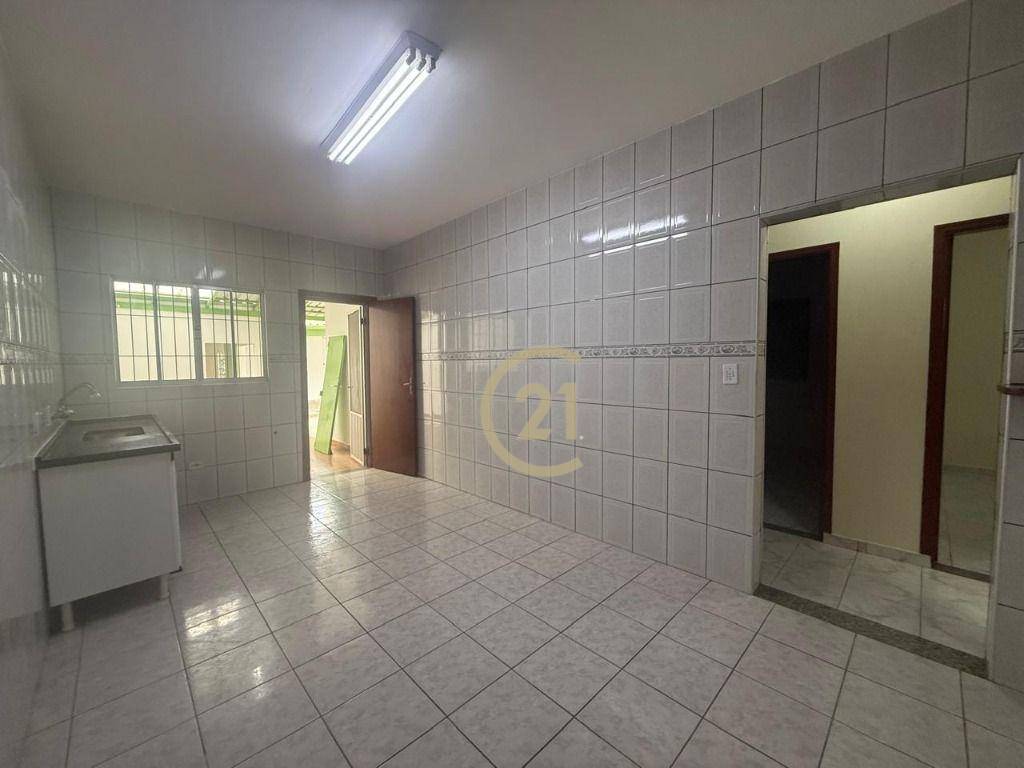 Casa à venda com 3 quartos, 198m² - Foto 5