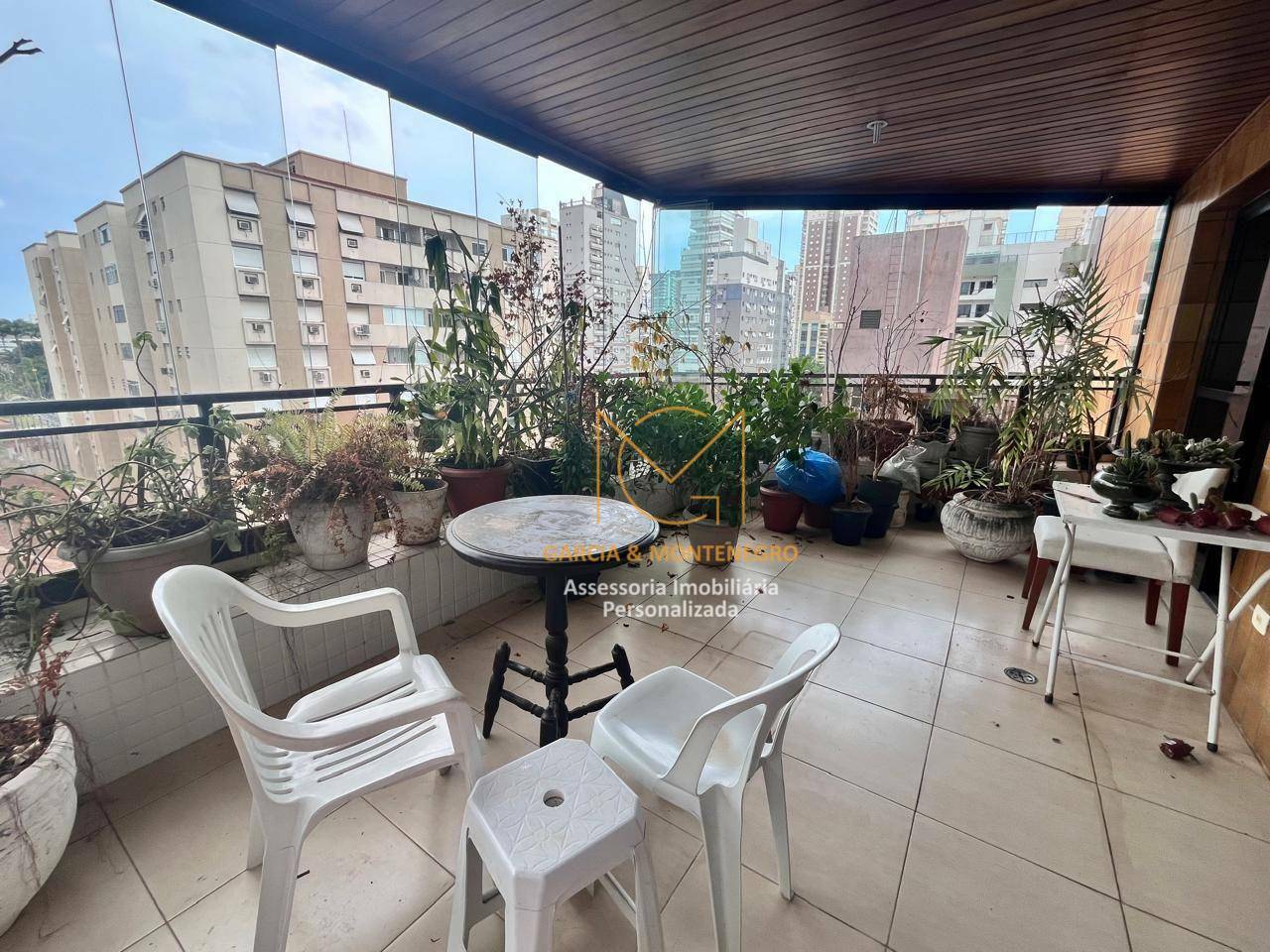 Apartamento à venda com 4 quartos, 267m² - Foto 1