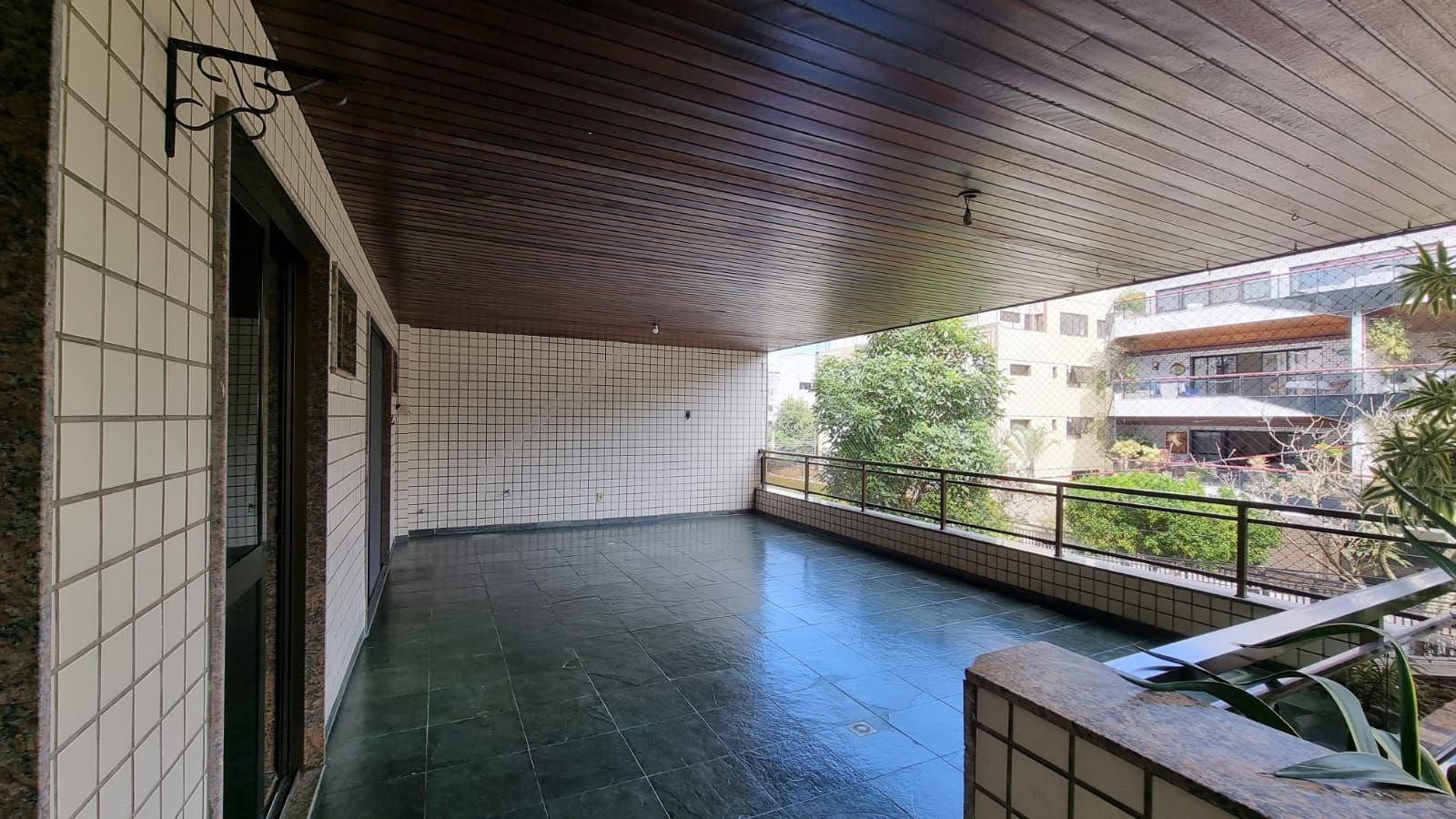 Apartamento à venda com 3 quartos, 100m² - Foto 1