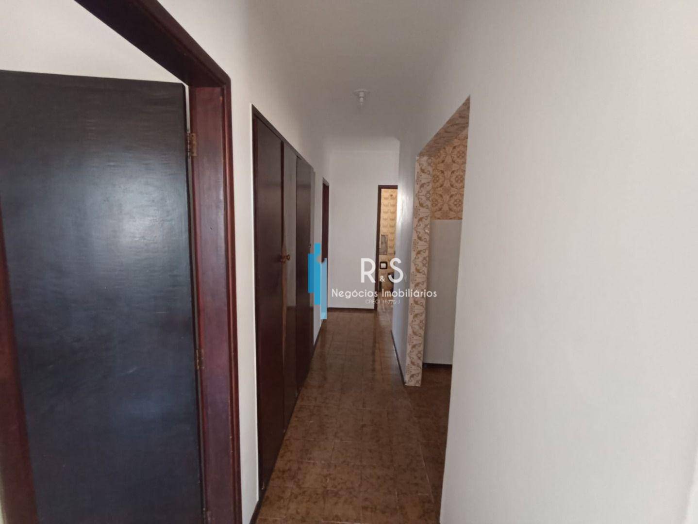 Casa à venda com 5 quartos, 176m² - Foto 4