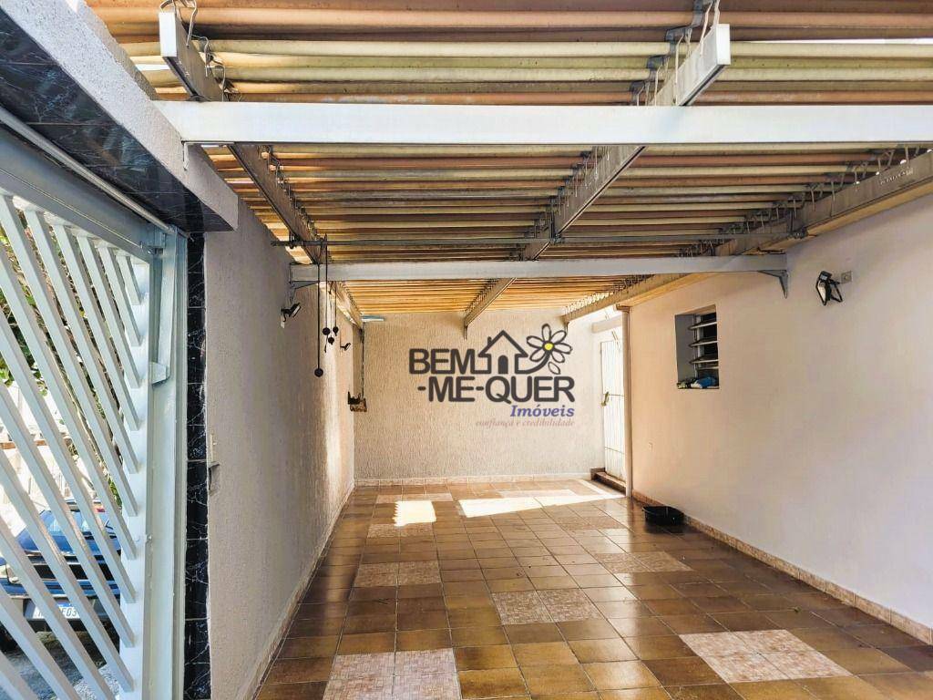 Casa à venda com 4 quartos, 136m² - Foto 1