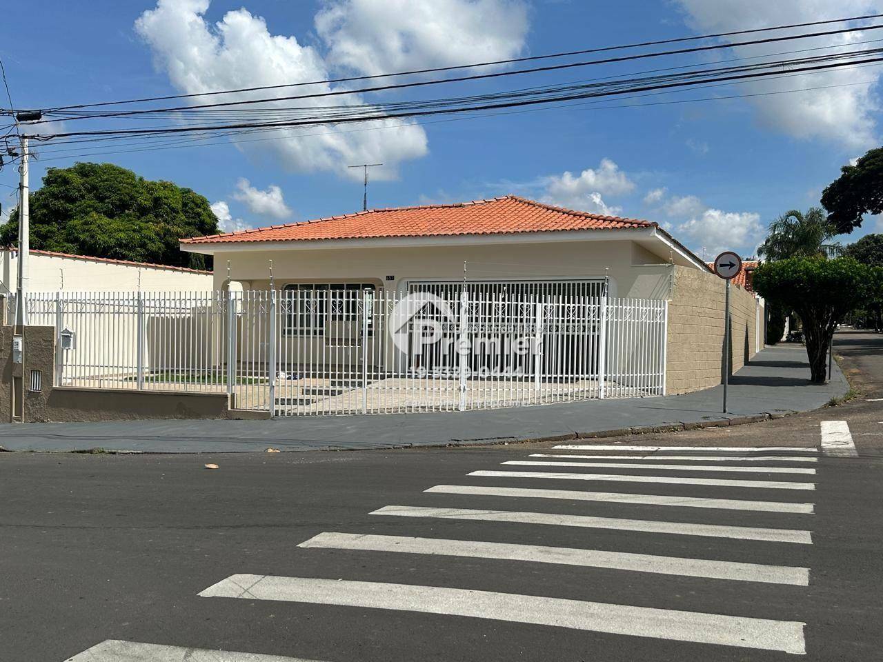 Casa à venda com 4 quartos, 260m² - Foto 1