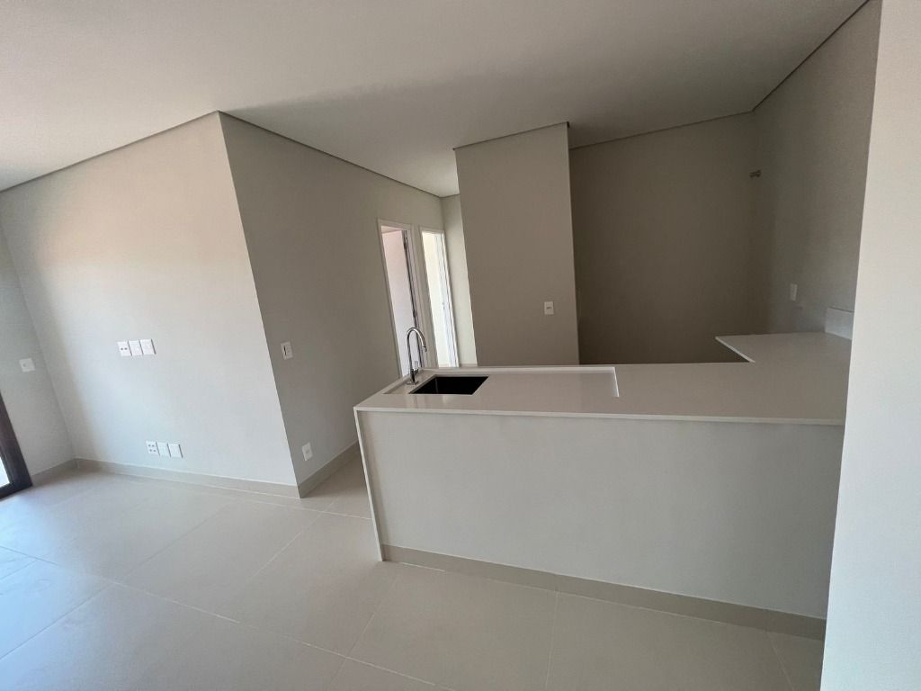 Apartamento à venda com 2 quartos, 62m² - Foto 1