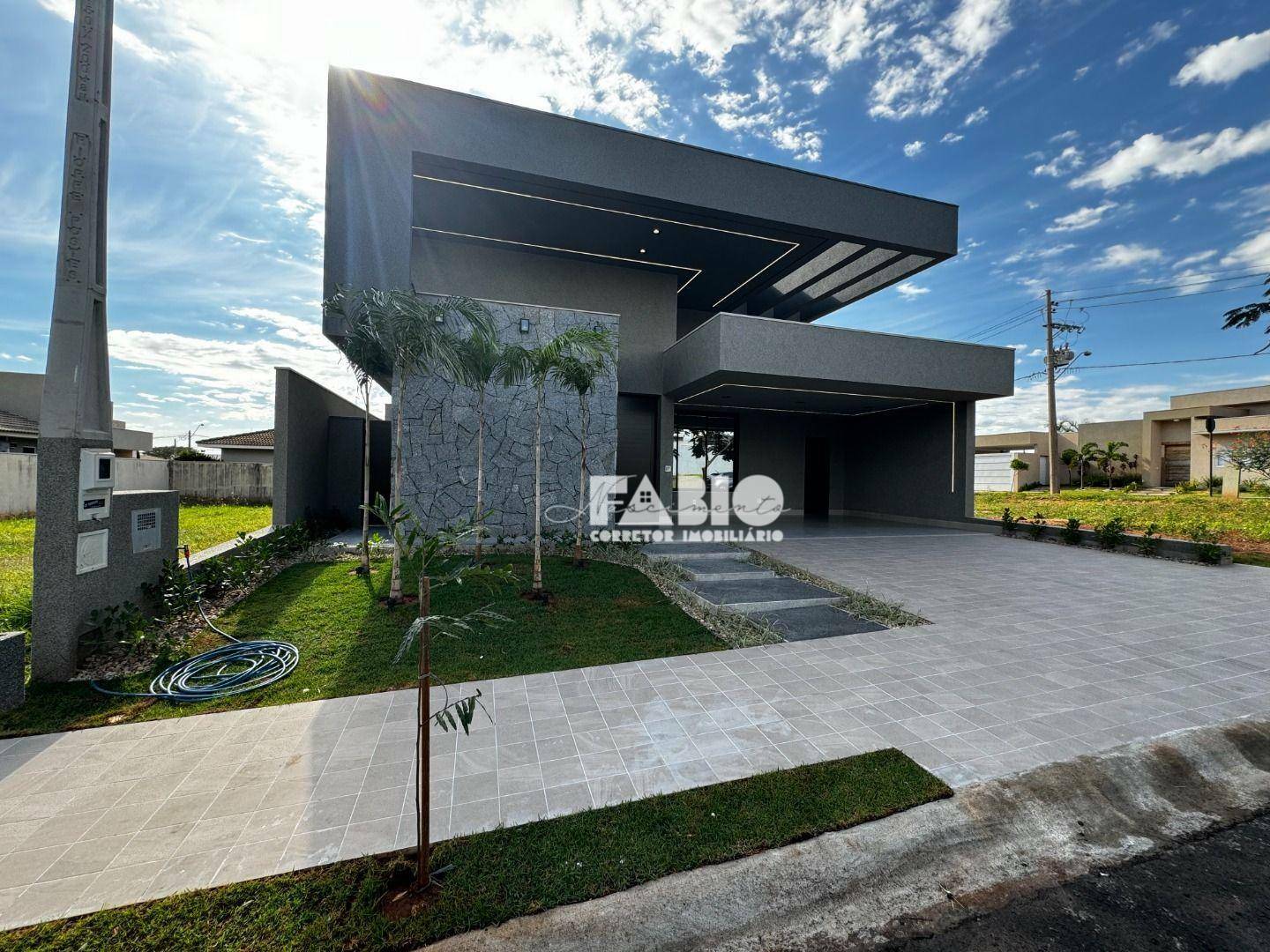 Casa de Condomínio à venda com 3 quartos, 243m² - Foto 2