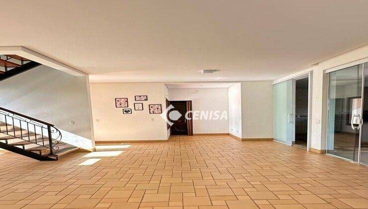 Casa de Condomínio à venda com 5 quartos, 308m² - Foto 2