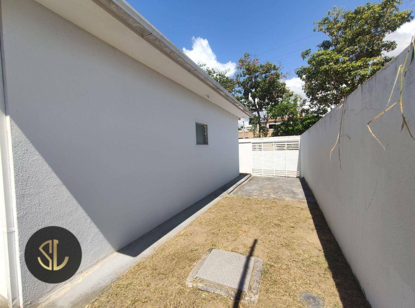 Casa à venda com 2 quartos, 70m² - Foto 2