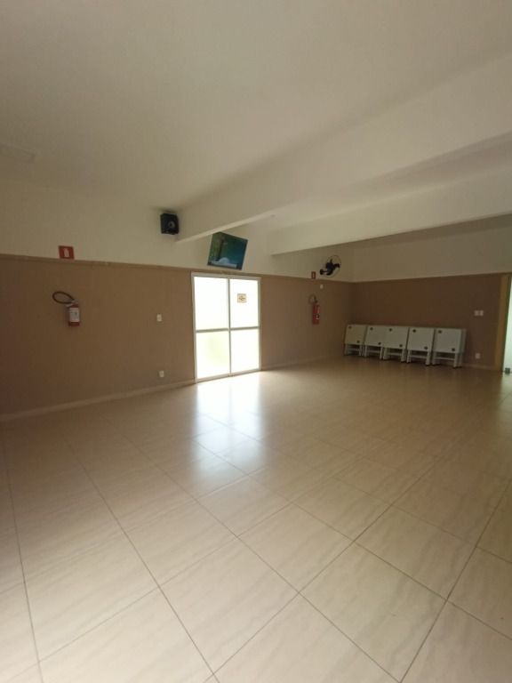 Apartamento à venda com 2 quartos, 64m² - Foto 3