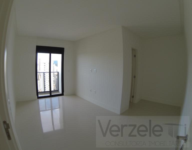 Apartamento à venda com 3 quartos, 139m² - Foto 23