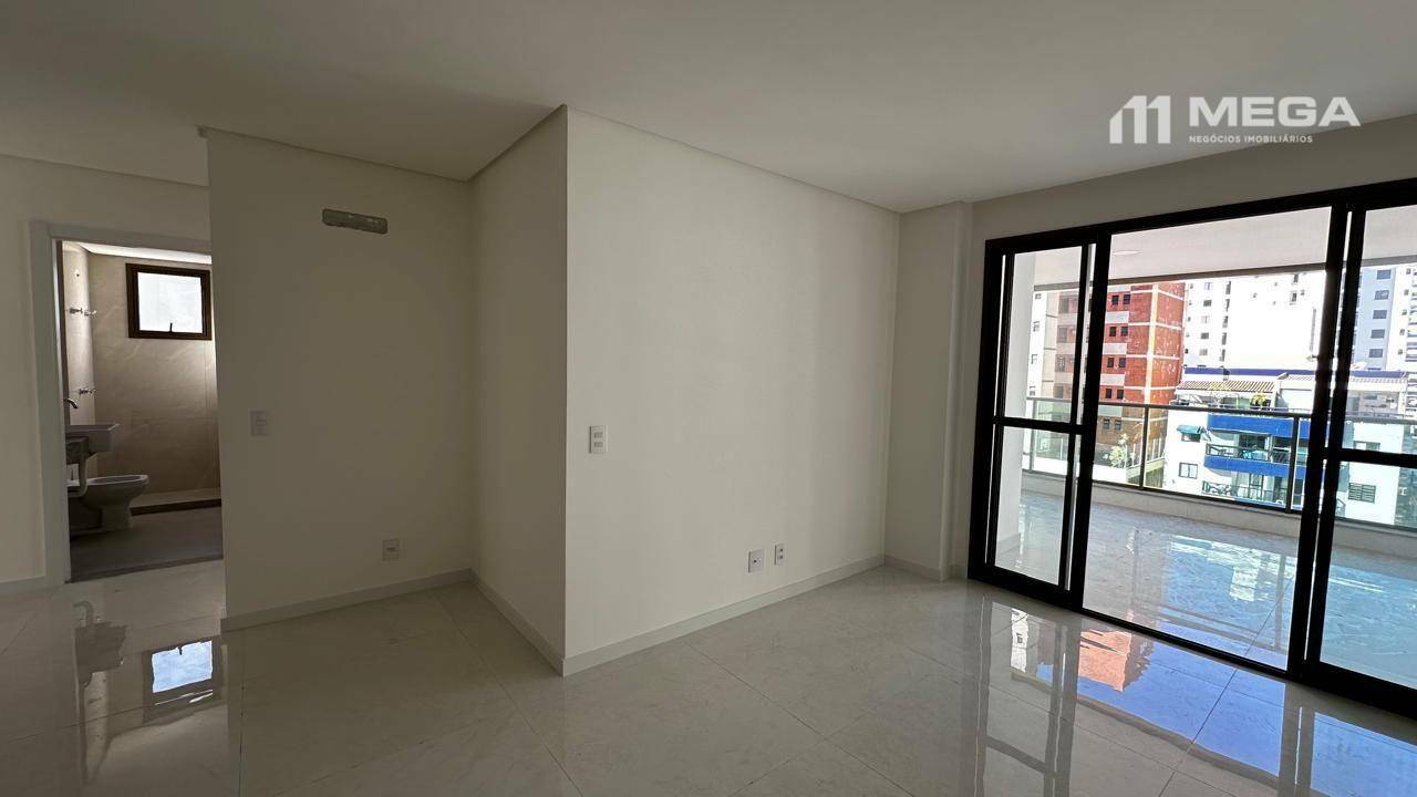 Apartamento à venda com 4 quartos, 144m² - Foto 2