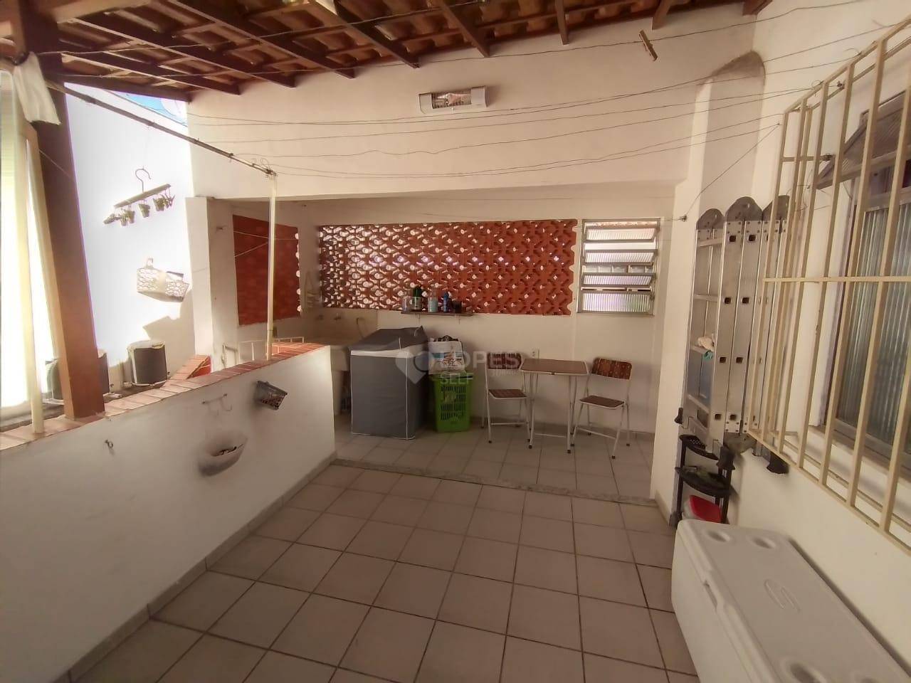 Casa à venda com 8 quartos, 225m² - Foto 18