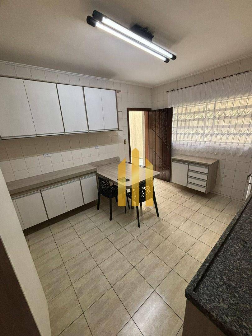 Sobrado à venda e aluguel com 3 quartos, 230m² - Foto 3