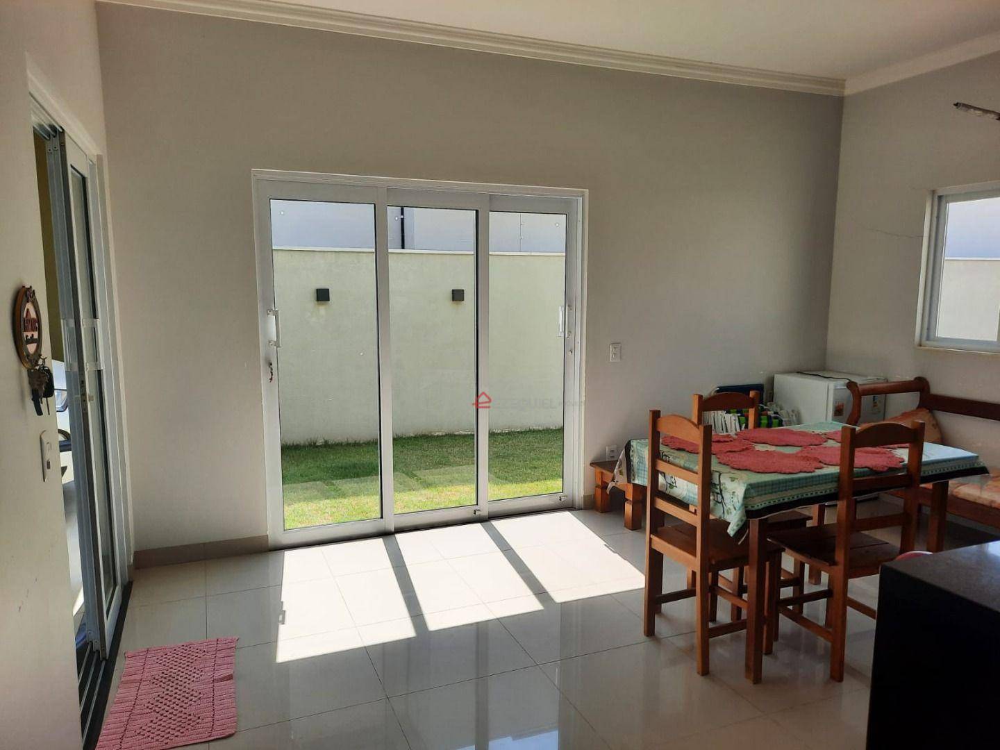 Casa à venda com 3 quartos, 124m² - Foto 2