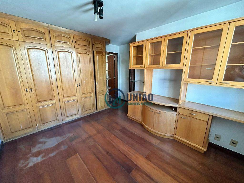 Apartamento à venda com 3 quartos, 130m² - Foto 9