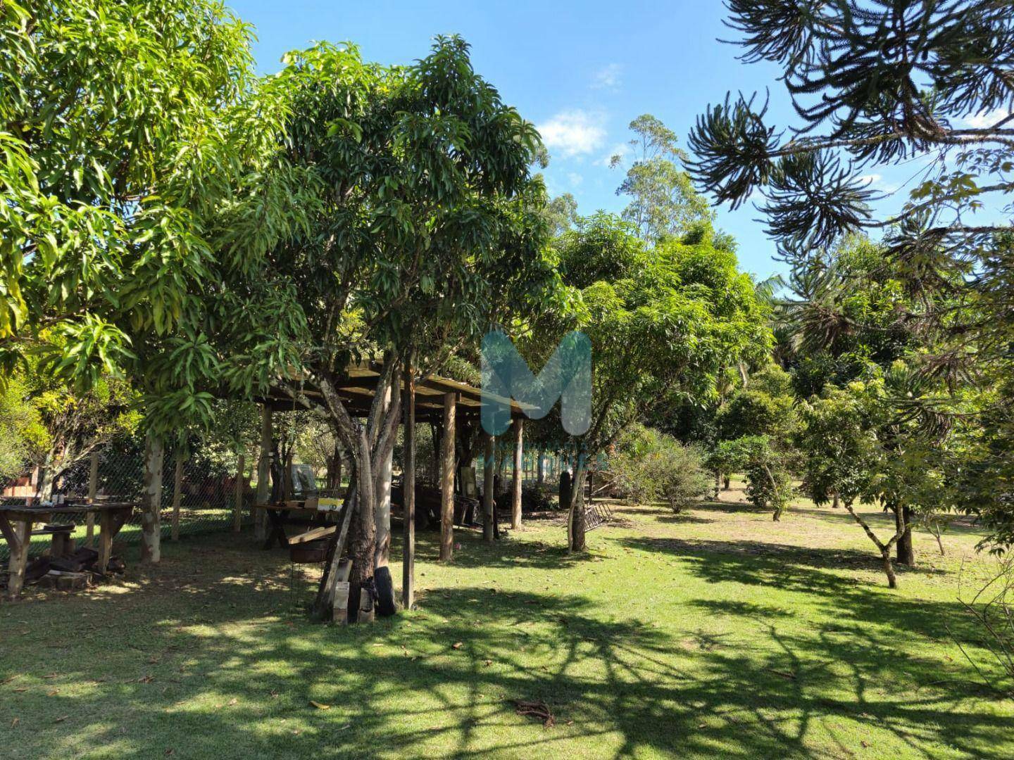 Chácara à venda com 3 quartos, 180m² - Foto 1