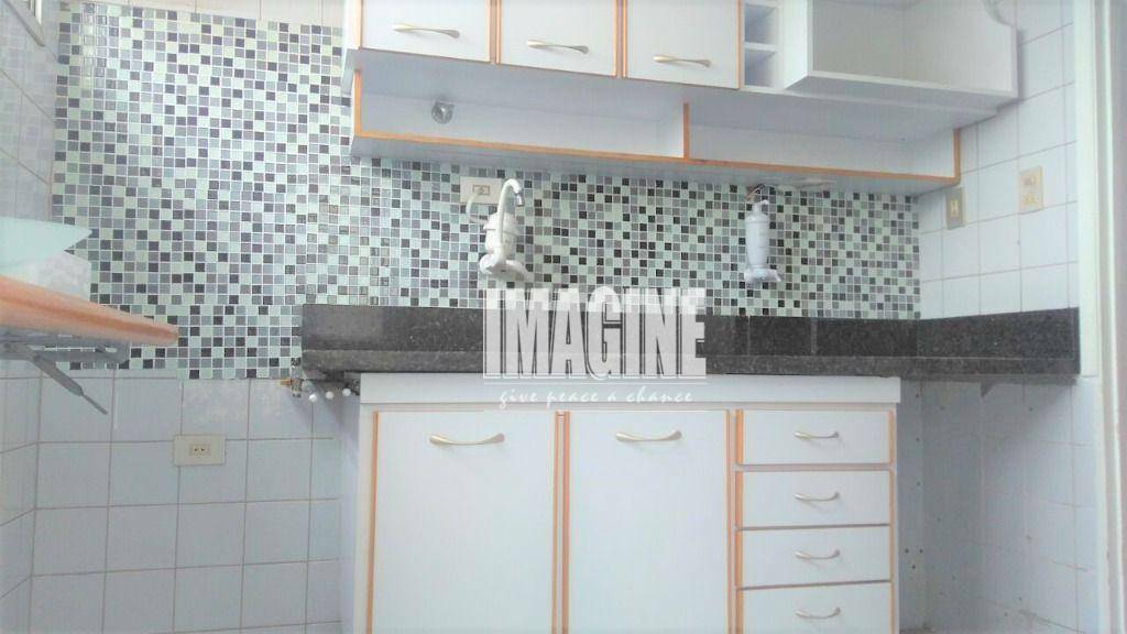 Apartamento à venda com 2 quartos, 64m² - Foto 8