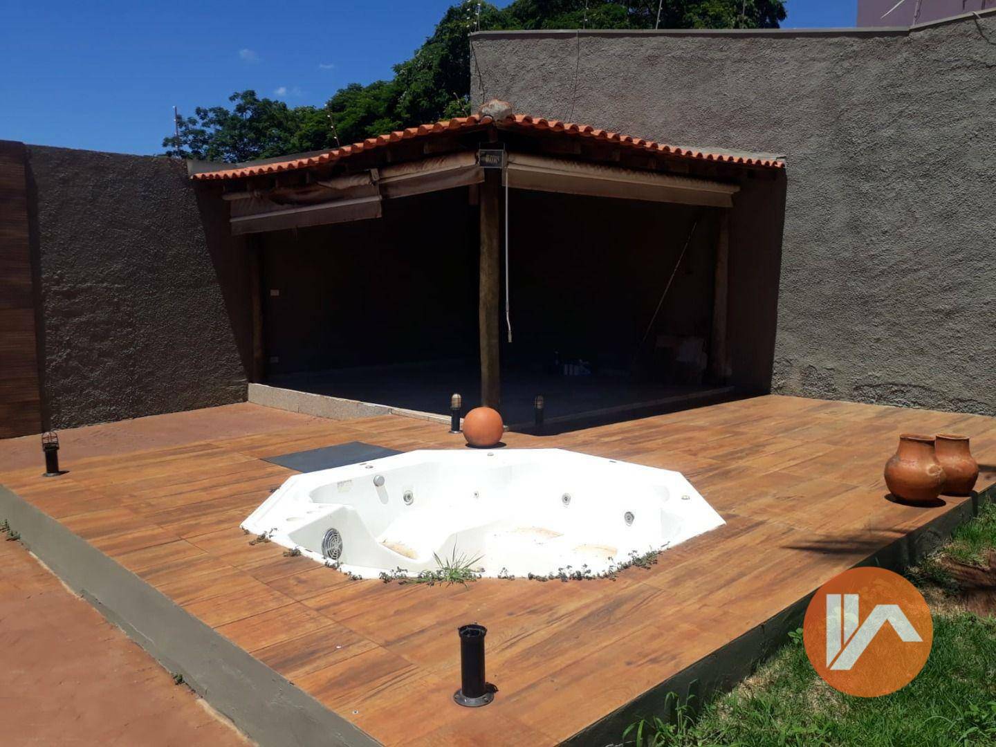 Casa à venda e aluguel com 3 quartos, 200m² - Foto 2