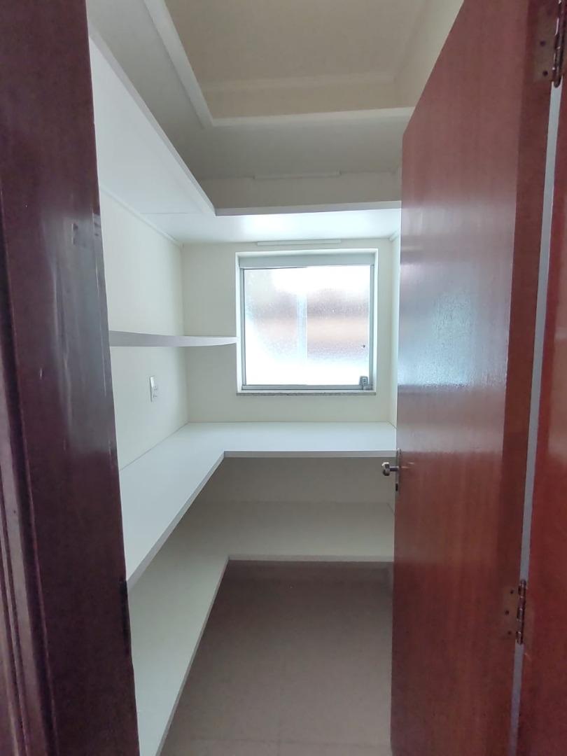 Casa à venda com 3 quartos, 291m² - Foto 8