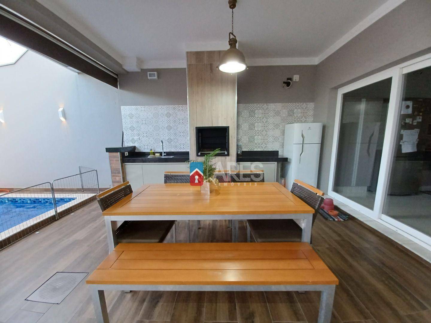 Casa à venda com 3 quartos, 278m² - Foto 4