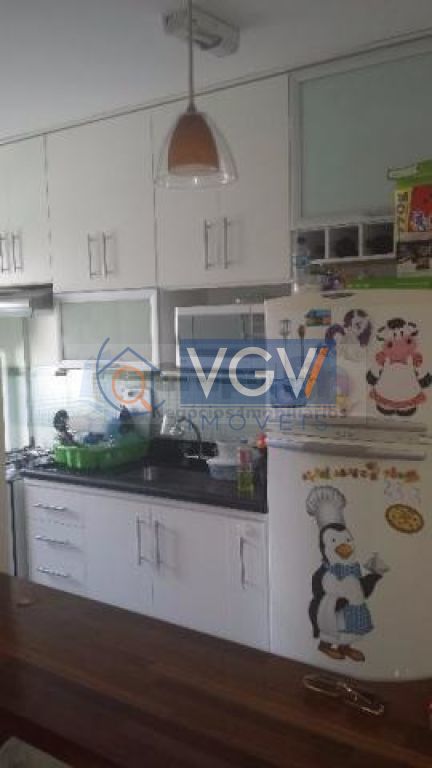 Apartamento à venda com 2 quartos, 62m² - Foto 2